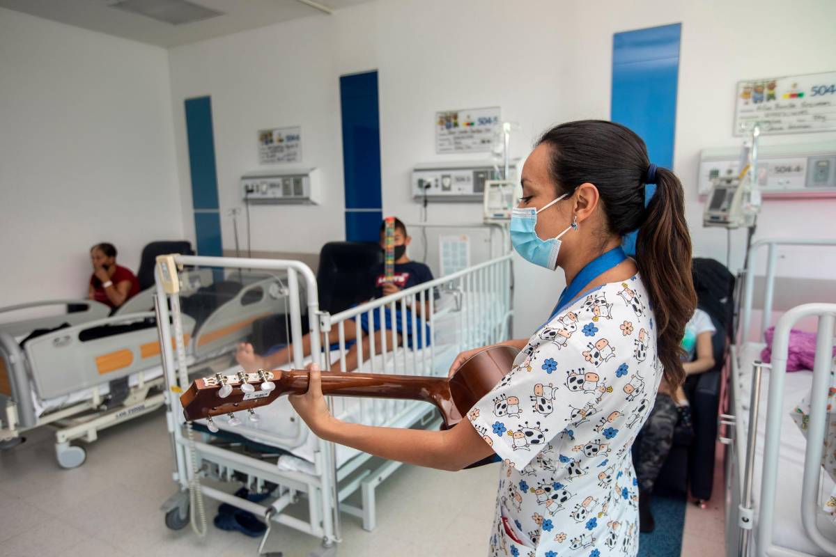 Con musicoterapia, especialistas ofrecen tratamiento médico para 7.900 infantes de la ciudad. Foto: Camilo Suárez