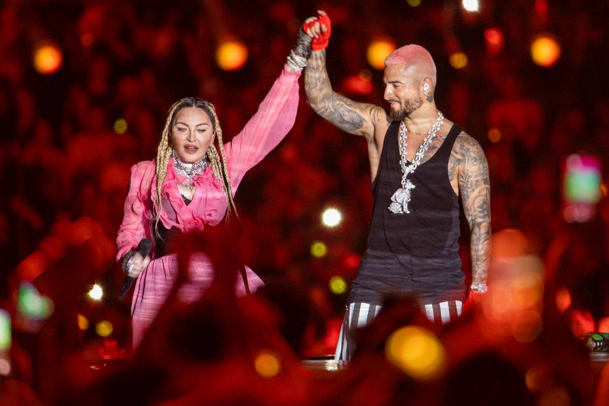  Maluma es acompañado por Madonna la reina del Pop en un concierto en el estadio Atanasio Girardot. Foto: Carlos Velázquez