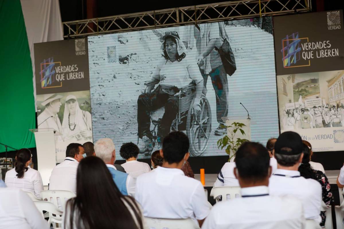 Victimarios y víctimas se encuentran este sábado en Caicedo para encontrar la verdad de lo que pasó con Gaviria y Echeverry, quienes estuvieron secuestrados un año. Foto: Camilo Suárez
