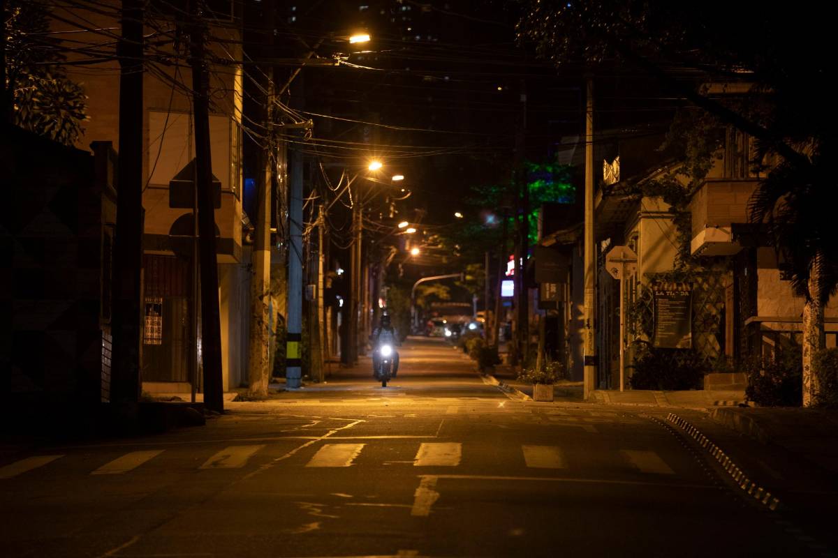 Desde marzo se viene presentando un aumento progresivo de casos de covid-19 en el país, el cual comenzó en la Costa Atlántica, posteriormente en el Eje Cafetero, Antioquia y ahora en Bogotá. FOTO: EDWIN BUSTAMANTE