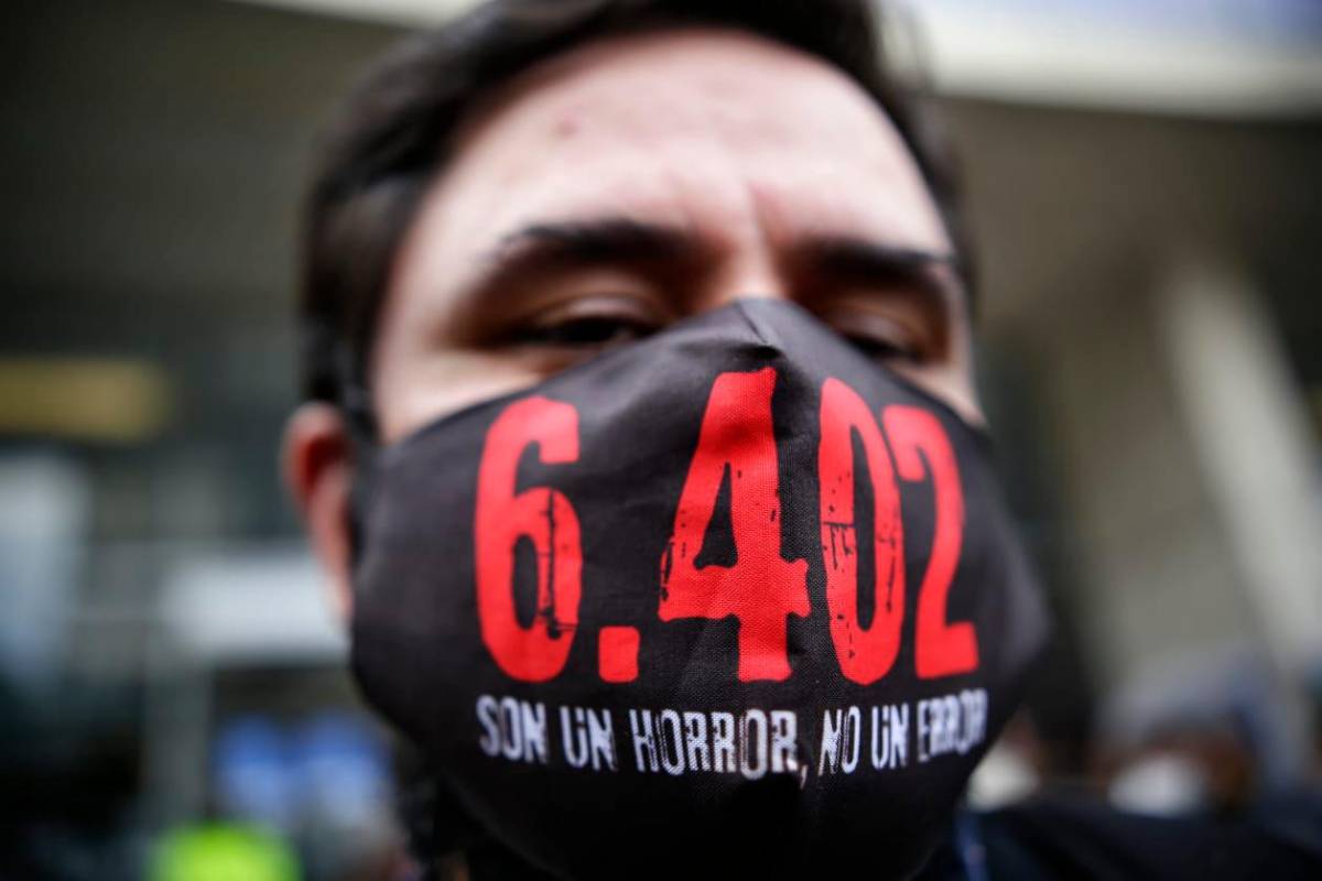 El evento se realizó al frente del edificio donde se encuentra la sede de la JEP en Bogotá. Foto Colprensa, Sergio Acero