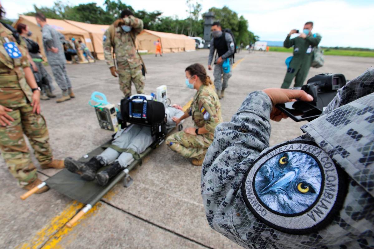 Se hicieron entrenamientos para responder a múltiples víctimas en caso de terremoto. Foto: Edwin Bustamante