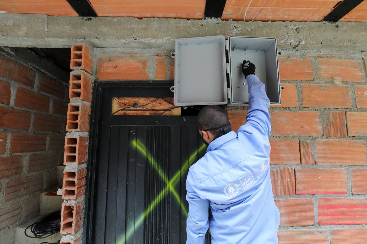 El Siata instaló sensores para monitorear en movimiento de las estructuras y del terreno. Foto: Edwin Bustamante
