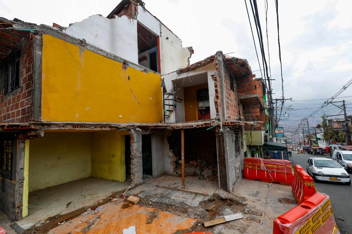 Esta es la triste imagen de una casa construida hace más de cuarenta años con los esfuerzos de los padres de María Morales y sus siete hermanos. Foto: Manuel Saldarriaga Quintero.