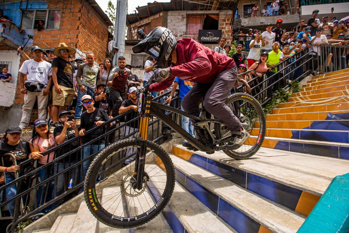 Previamente, el local Sebastián Holguín le puso orden a la casa y se metió primero, parcialmente, haciendo vibrar al público con su velocidad (1:26.996). FOTO CARLOS VELÁSQUEZ