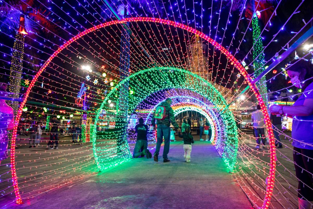 En el parque principal se encuentra un gran túnel multicolor. Foto: Edwin Bustamante.