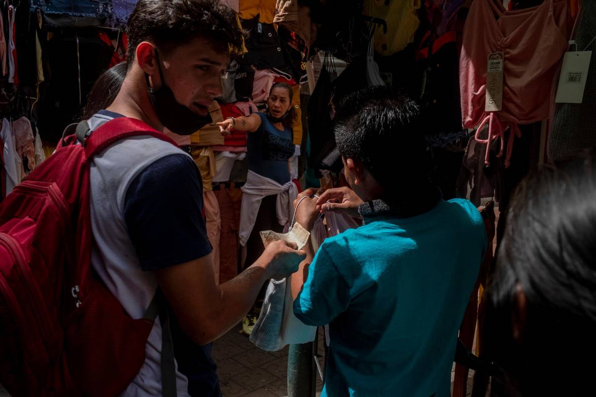 Aglomeraciones en el centro de Medellín. Foto: Santiago Mesa