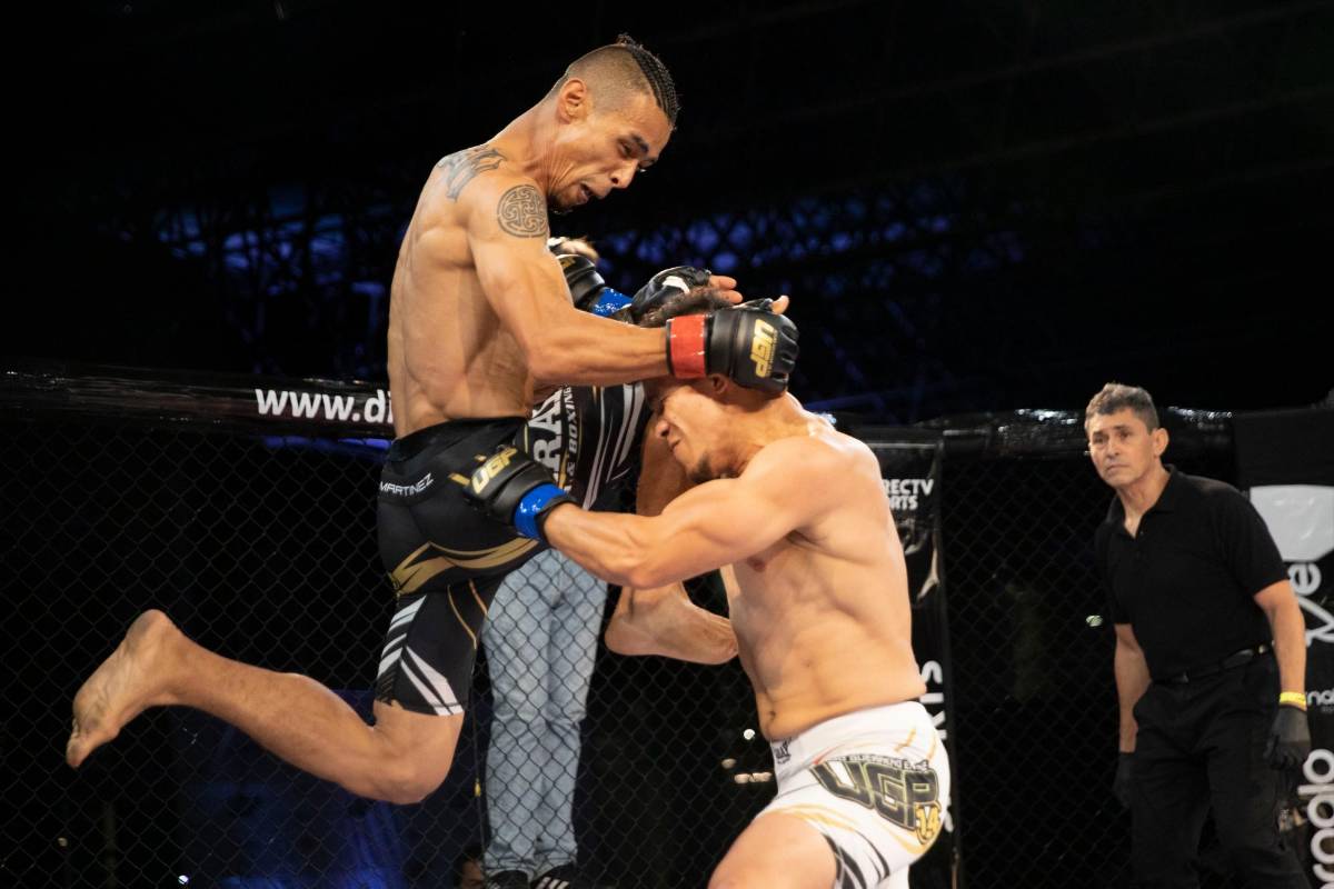 Combate entre Álvaro Martínez (uniforme negro) y Giovany Giraldo. Este último ganó la pelea. Foto: Edwin Bustamante.