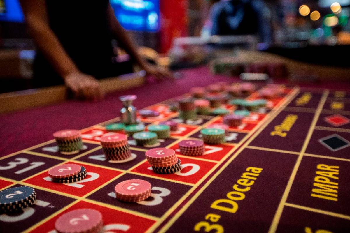 Tradicionalmente, el colombiano ha tenido una vocación amplia por el juego y las apuestas: diversión, necesidad o ambición son buenas razones para que todos los segmentos del sector tengan jugadores que propician el crecimiento de la actividad. FOTO: JUAN ANTONIO SÁNCHEZ