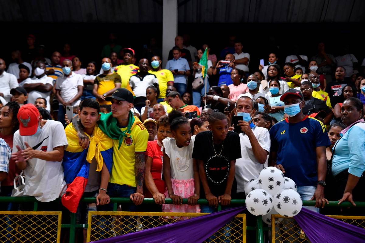 En el coliseo de Buenaventura sus paisanos y amigos se reunieron para despedirlo. Foto: Getty 