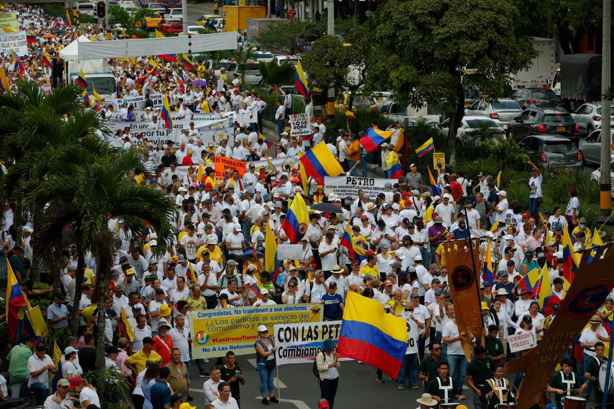 La movilización arrancó en la carrera 70 y hacia el medio día de esta sábado avanzaba por la calle San Juan. FOTO: CAMILO SUÁREZ