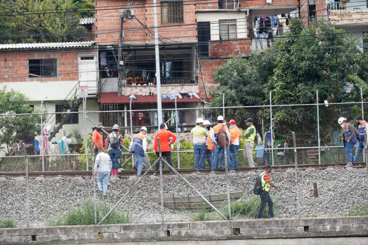 Las estaciones Acevedo, Bello y Niquía tienen aglomeraciones por el poco transito de trenes en la línea A. Foto: Camilo Suárez