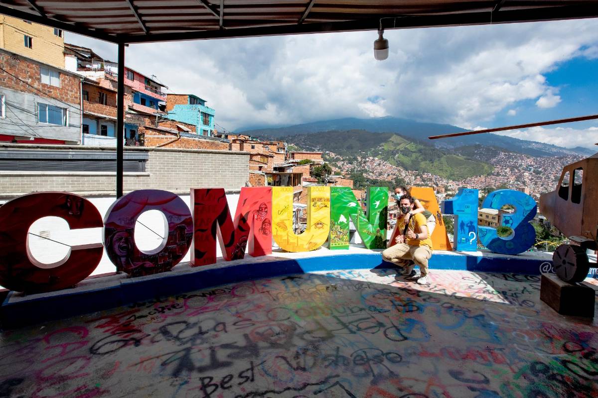 La Comuna 13 está ubicada al occidente de Medellín y se ha convertido en un lugar icónico para nacionales y extranjeros. Foto: Jaime Pérez