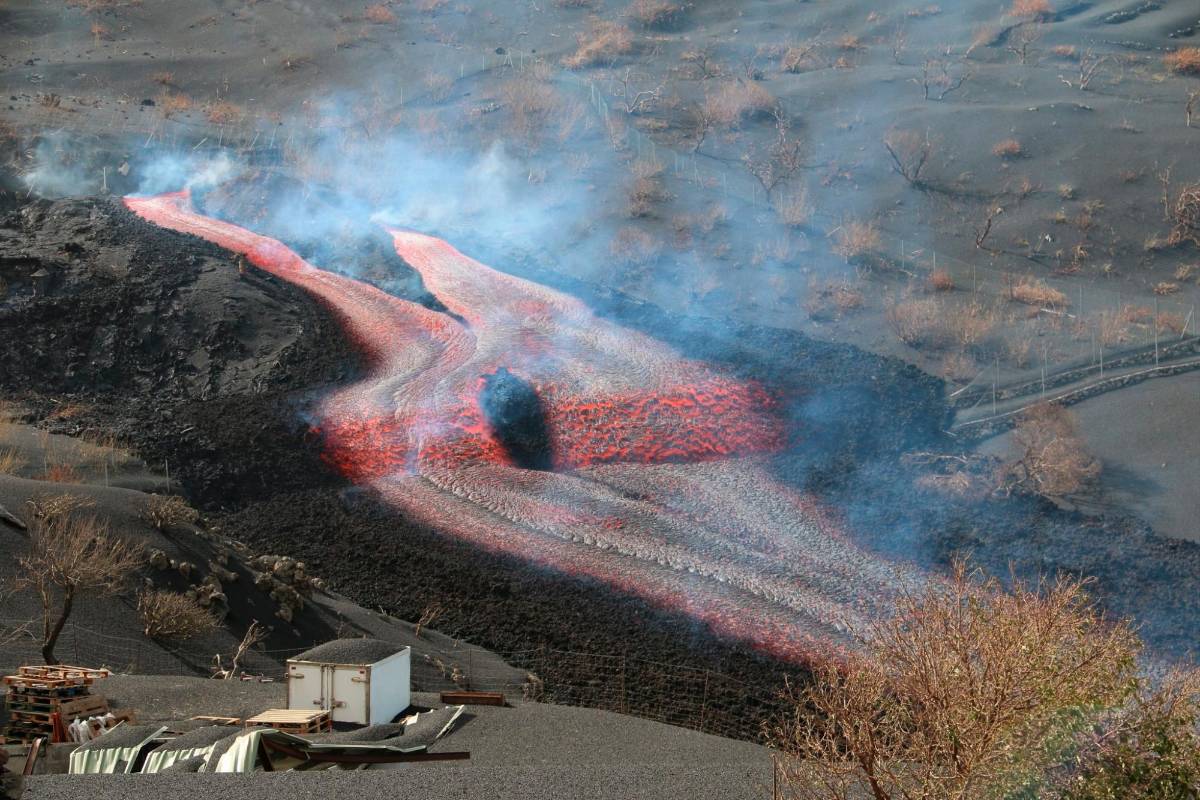 Lava intensa que se uniría a la inicial en su viaje al mar. FOTO: GETTY
