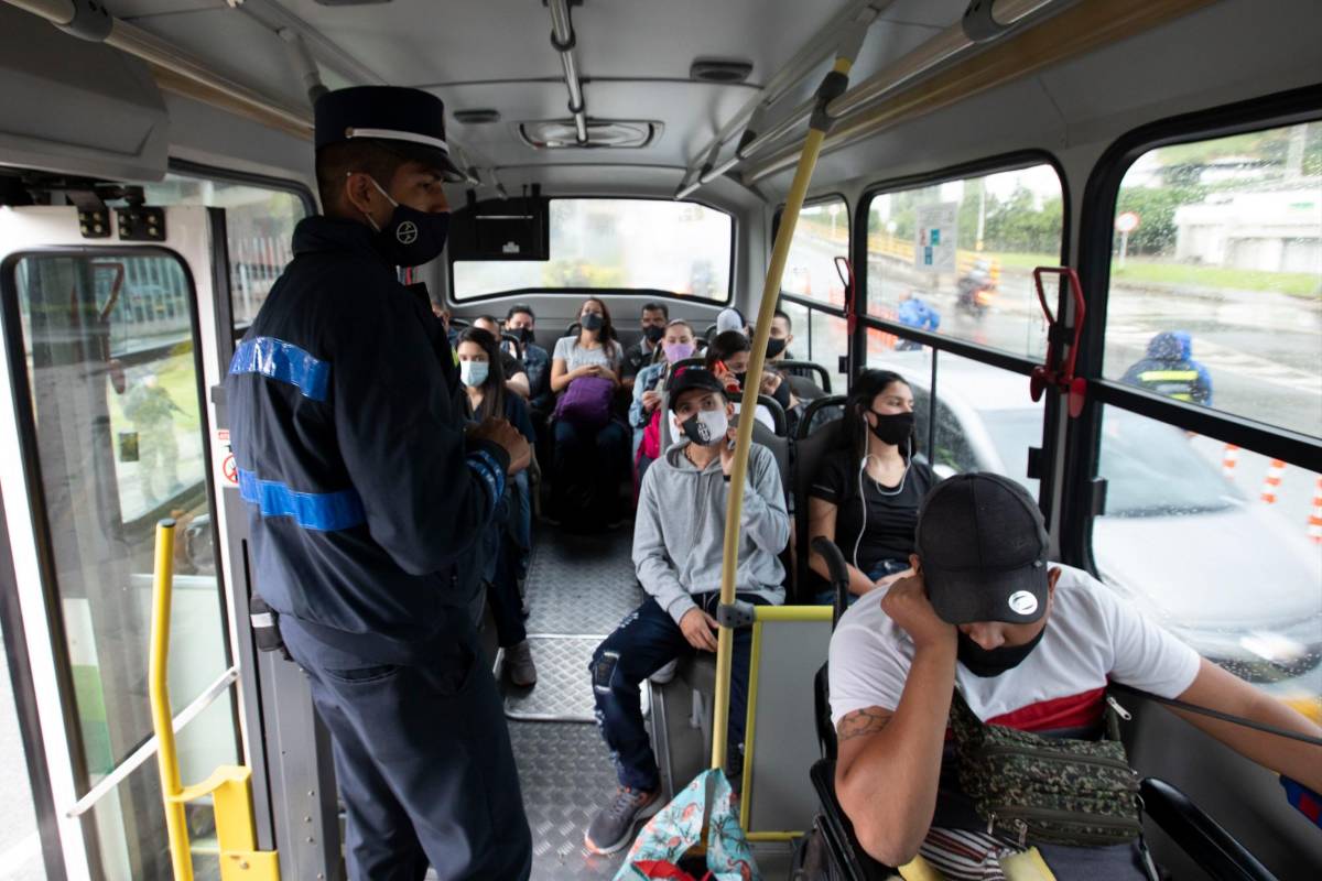 En los diferentes controles a la entrada del municipio, solo se permite el ingreso a los residentes. Foto: Edwin Bustamante