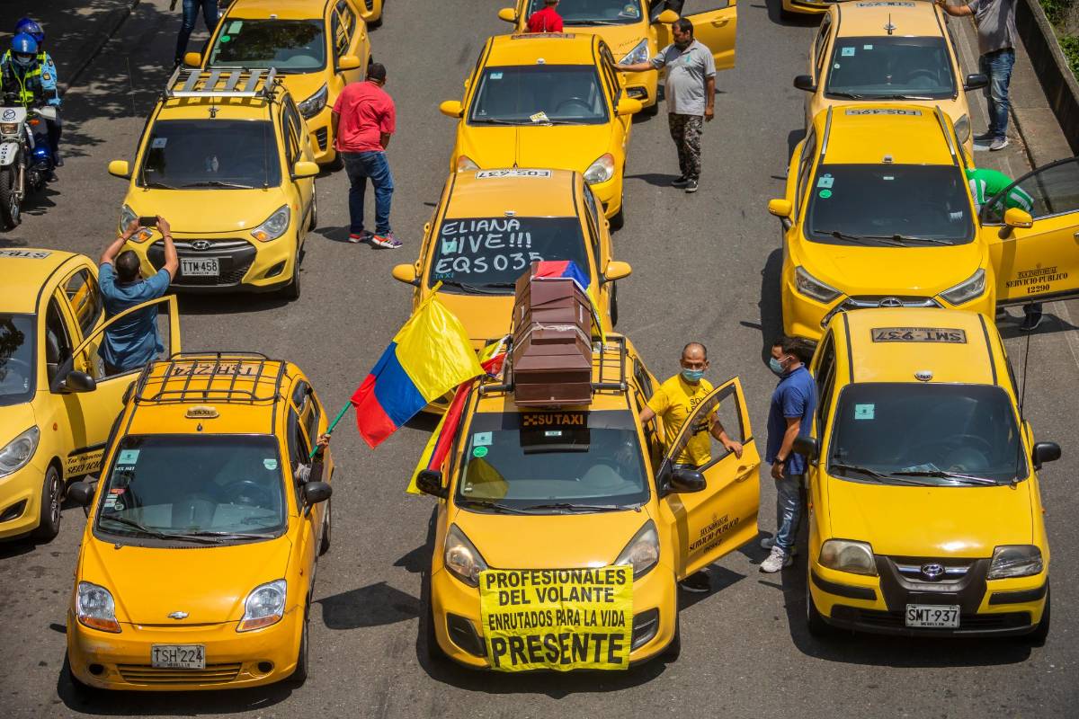 La propuesta ya ha generado movilizaciones similares en otras ciudades como Neiva, Cali y Bogotá, por lo que los taxistas anuncian un paro para el próximo 3 de mayo. Foto: Carlos Velásquez