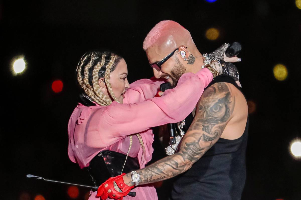 Maluma y la “Reina del pop” interpretaron “Medellín”, la canción que presentaron en 2019. Ese momento estuvo cargado de sensualidad y de insinuaciones mutuas que terminaron por encender la noche. Foto: Carlos Velásquez
