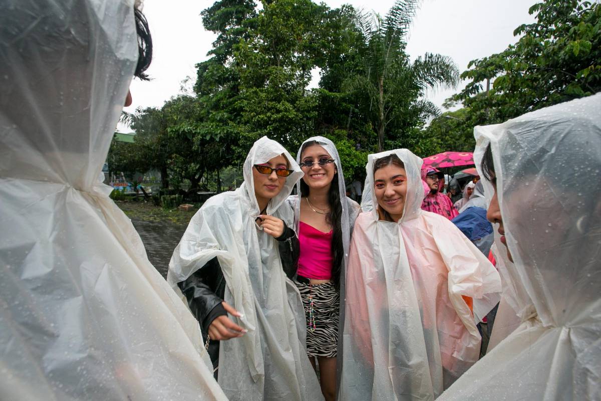 Muchos llegaron en grupos para disfrutar del show con amigos. FOTO Esneyder Gutiérrez