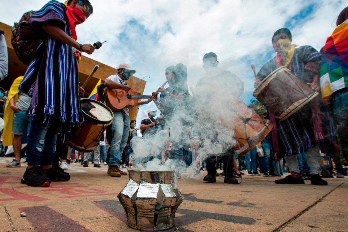 Al cumplirse un mes desde el inicio del Paro Nacional, Medellín vivió una nueva jornada de marchas. Foto: Jaime Pérez