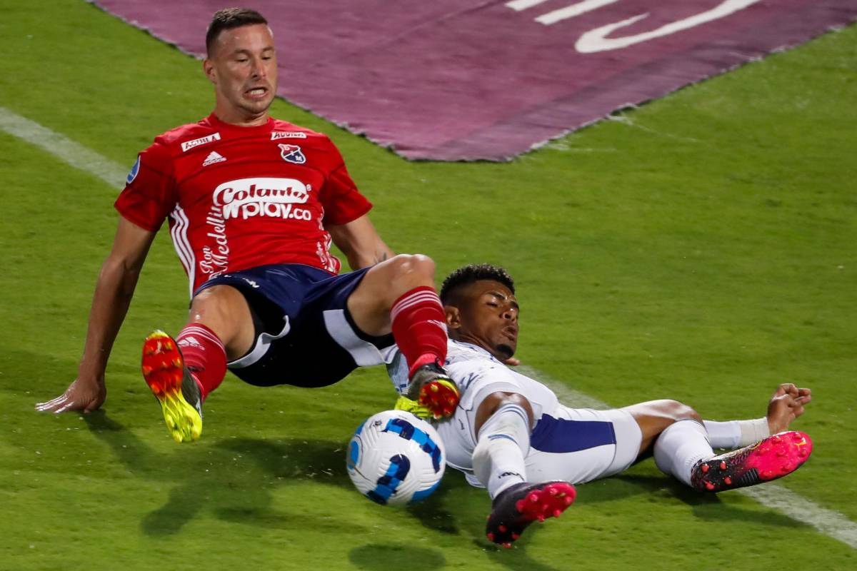 El conjunto visitante hizo un gran trabajo de marca sobre el goleador Luciano Pons, quien poco pudo hacer en el compromiso. Foto: Manuel Saldarriaga Quintero.