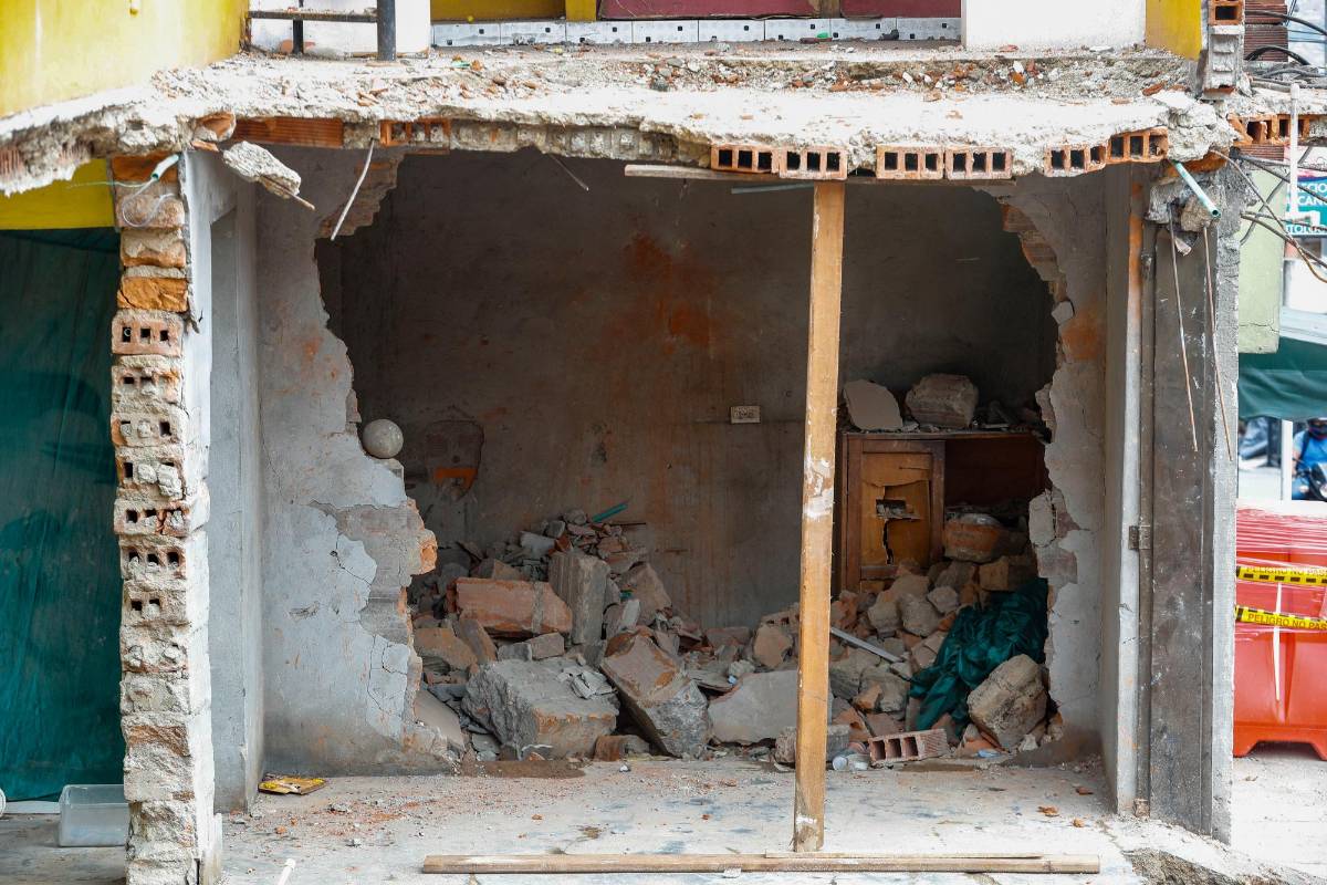 En el primer piso funcionaba un negocio de comidas propiedad de una familia venezolana, que ahora busca alternativas para seguir con su proyecto de vida. Foto: Manuel Saldarriaga Quintero.