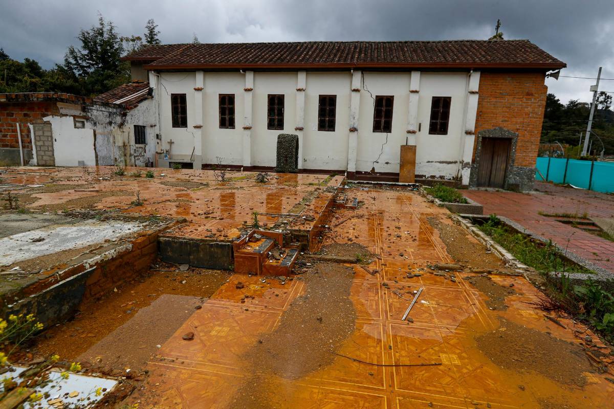 Temor de la comunidad porque abundan los rumores: que donde está hoy la iglesia se construirá un mall comercial. Foto: MANUEL SALDARRIAGA QUINTERO.