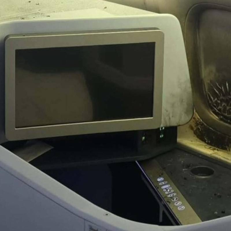 Ojo, usar una “power bank” o batería portátil durante el vuelo está prohibido; esto pasó en KLM. Foto: redes sociales @OnDisasters 