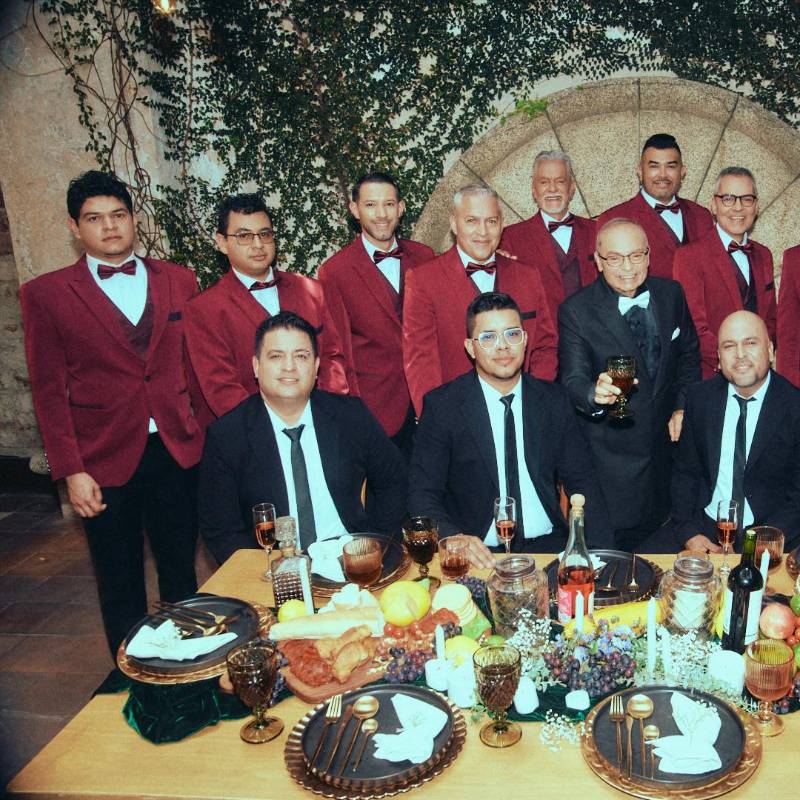 El Combo de las Estrellas celebra 50 años de trayectoria con el lanzamiento de Se agrandó el Combo, un álbum que reúne a artistas de distintas generaciones. FOTO: Codiscos. 