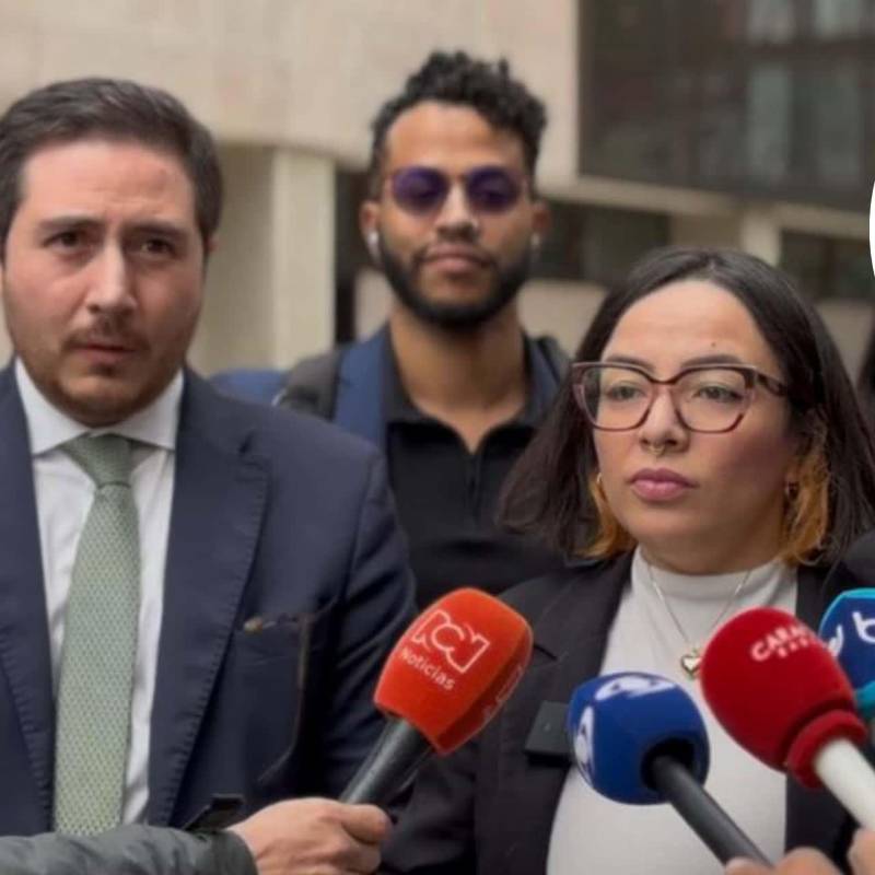 Jennifer Pedraza, la Representante a la Cámara por Bogotá tras salir de la audiencia de concilación con Juliana Guerrero, quien no asisitió. Foto: Redes Sociales @JenniferPedraz