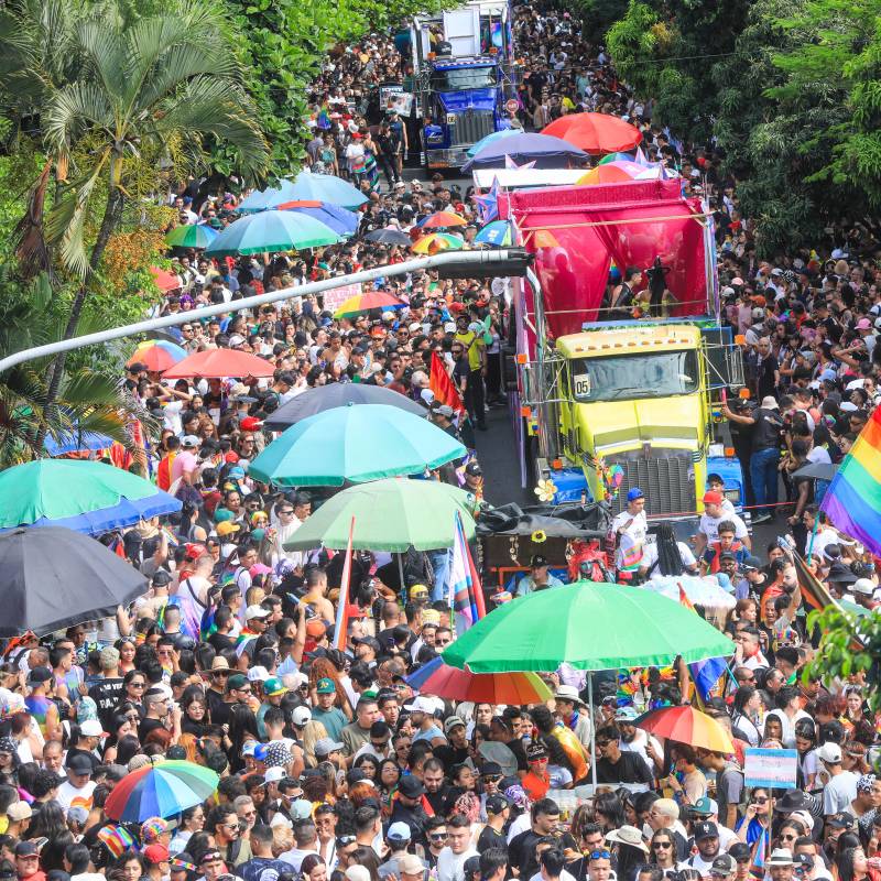 Más allá de la celebración y el orgullo, este recorrido por las calles de Medellín destacó por su innegable carácter de resistencia y exigencia frente a la persistente violencia y discriminación que enfrenta la comunidad diversa en Colombia. Foto; Esneyder Gutiérrez 