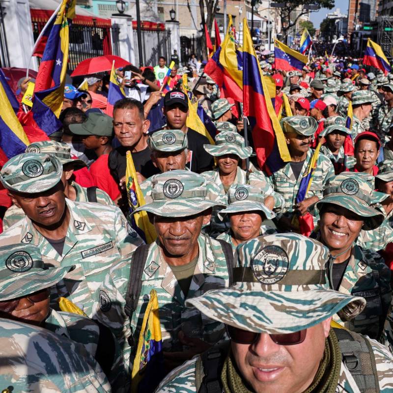 Tras conocerse el despliegue de tres buques de guerra hacia el mar Caribe por parte de Estados Unidos, el régimen chavista busca asegurar 4,5 millones de milicianos para poder responder a una posible intervención de tropas estadounidenses. Foto: Getty Images