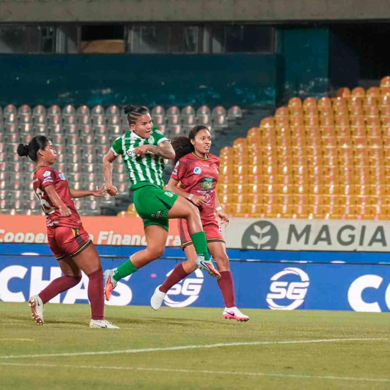Manuela González de Atlético Nacional remató para su primer gol con el verde en la victoria 3-1 ante Internacional de Palmira, que le dio la clasificación al Rey de Copas a la semifinal de la Liga Femenina. FOTO CORTESÍA NACIONAL 