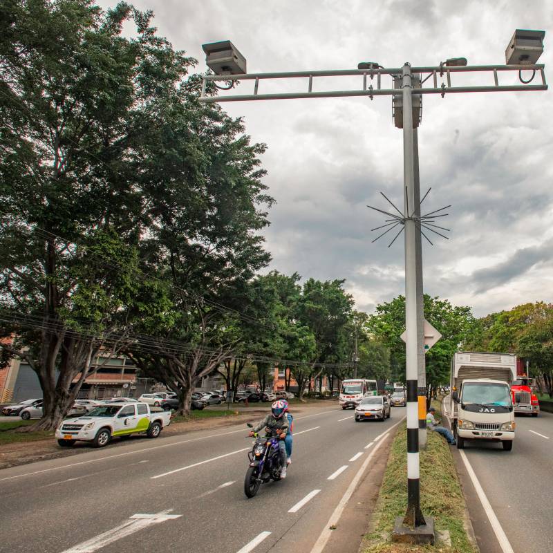 Las cámaras de fotomultas de Itagüí de la autopista Sur sancionarán a los conductores que no cumplan con la medida, ya que en este corredor no hay exención de la medida. FOTO: ESNEYDER GUTIÉRREZ CARDONA