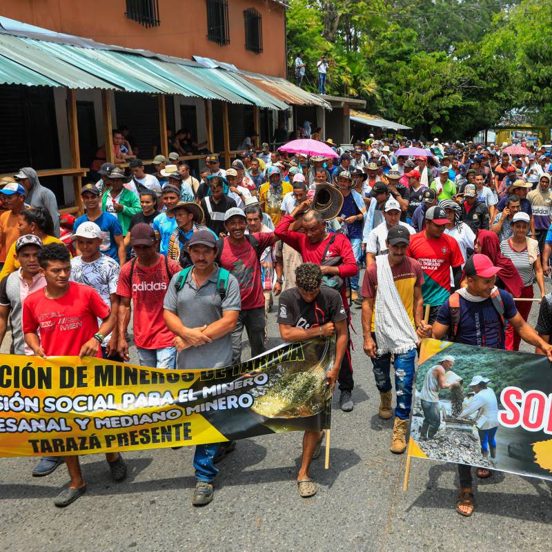 Los paros mineros son recurrentes en el Bajo Cauca y el Nordeste antioqueño. La imagen corresponde a una movilización en Caucasia en 2023. FOTO MANUEL SALDARRIAGA