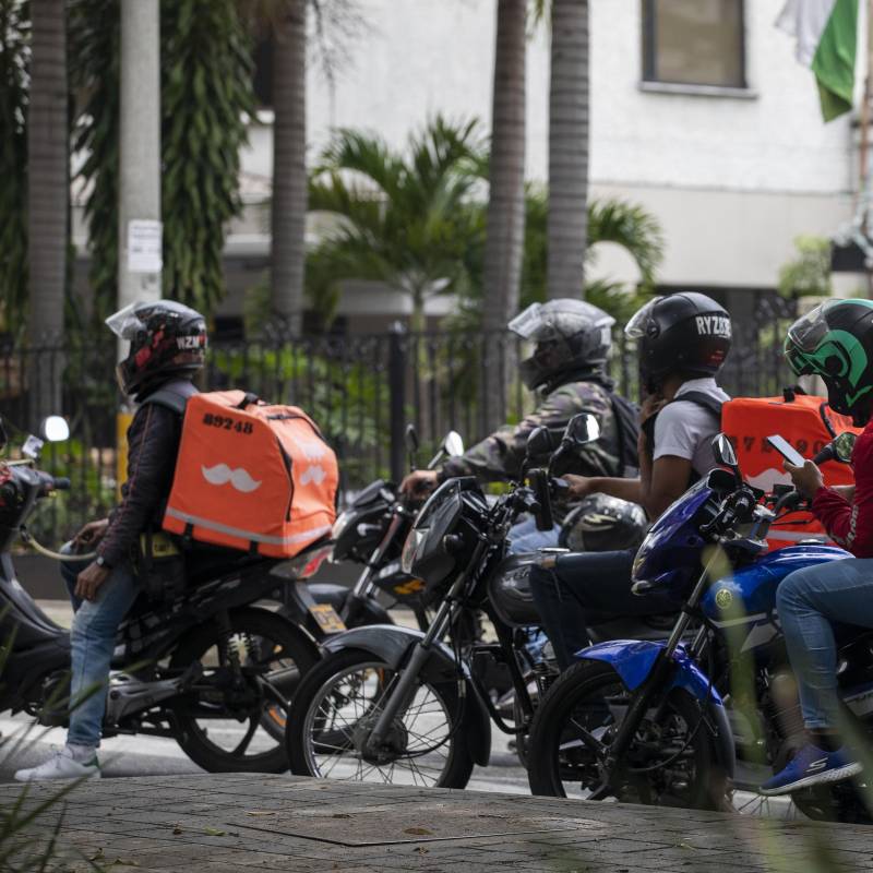 Según un informe, tan solo el 14% de los encuestados tendría un empleo formal si no existieran estas plataformas. El 44% estaría desempleado y el 32% trabajando de manera independiente en actividades con baja probabilidad de formalidad. FOTO: Manuel Saldarriaga.