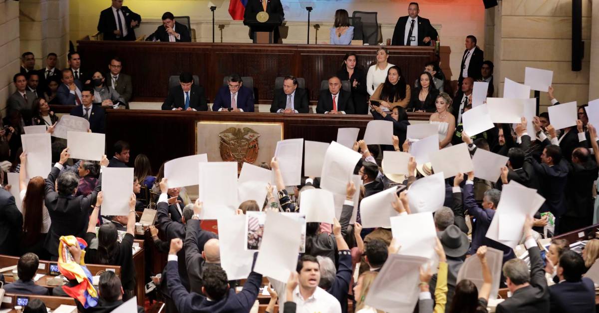 Iván Duque sacó pecho por su gobierno en medio de abucheos del nuevo  Congreso