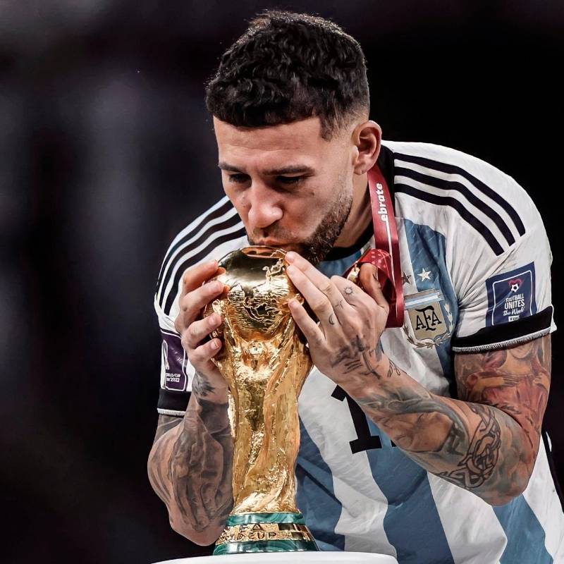 Nicolás Otamendi y el título más importanque que ganó con Argentina: el Mundial de Catar 2022. FOTO: X Notamendi30
