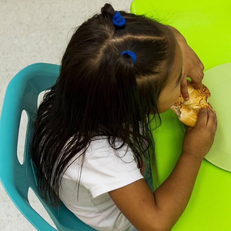 Alcaldía de Medellín entregará paquetes alimentarios a los beneficiarios de Buen Comienzo entre diciembre del 2025 y enero del 2026. Foto: Jaime Pérez Munévar