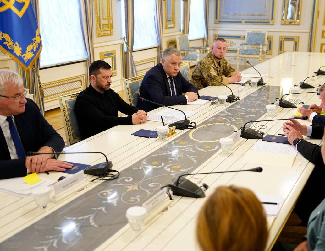 Zelensky ha reiterado que cualquier acuerdo sin compromisos internacionales firmes expondría a Ucrania a nuevas agresiones rusas. FOTO: AFP