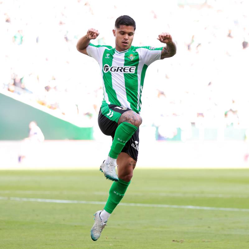 El delantero colombiano “Cucho” Hernández lleva dos goles con el Real Betis de España en lo que va de esta temporada. Foto: Getty