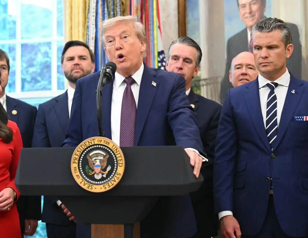 El presidente de Estados Unidos Donald Trump en el Despacho Oval de La Casa Blanca. FOTO: AFP