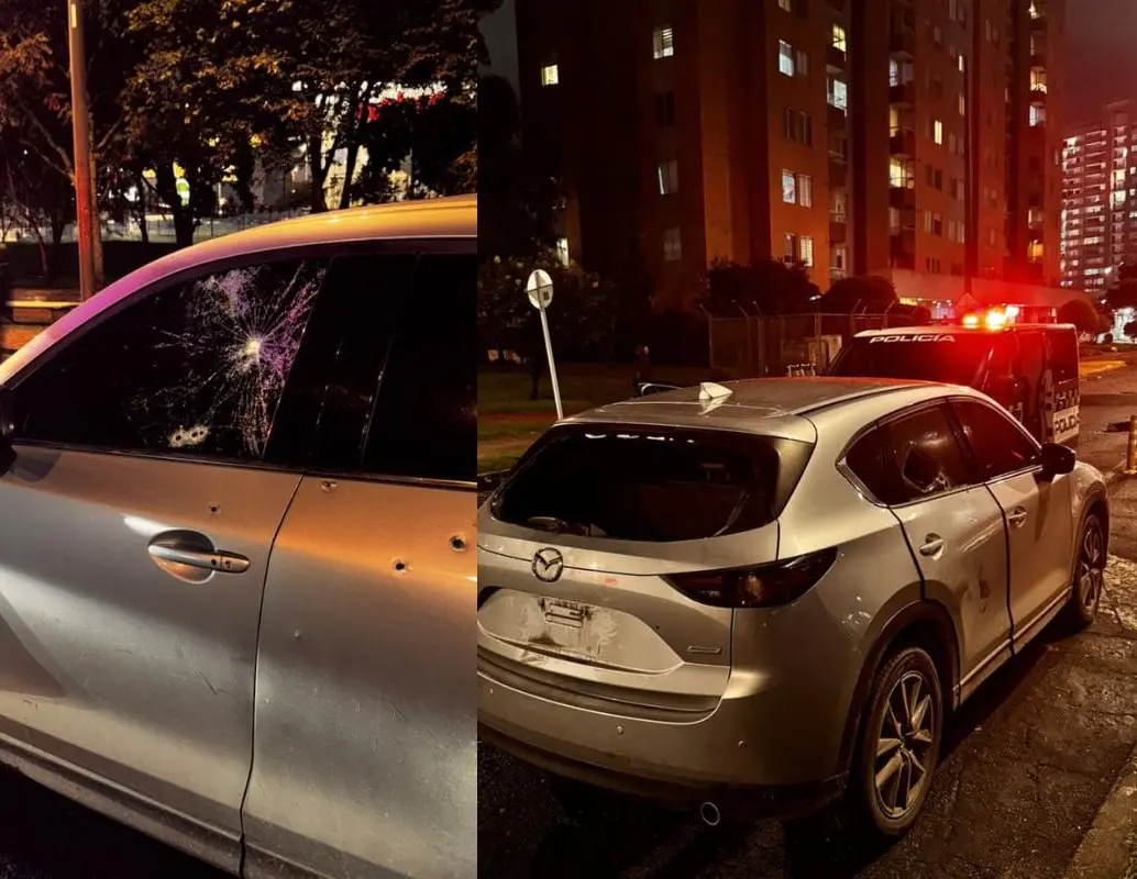 La camioneta atacada fue hallada abandonada con varios impactos de bala en el norte de Bogotá. FOTO: tomada de X. 