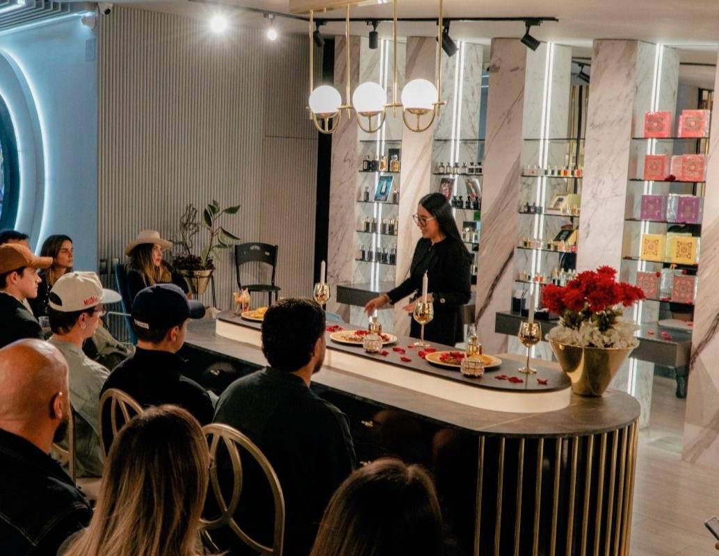 La generación Z, integrada por jóvenes entre 15 y 30 años, concentra cerca del 60% del consumo en tiendas de lujo del retail colombiano. FOTO CORTESÍA.