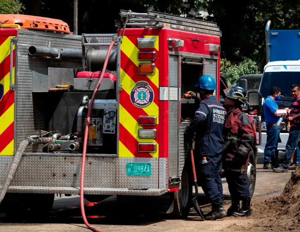 Equipos de rescate nacionales e internacionales continúan la búsqueda de sobrevivientes en Venezuela, donde la Cancillería colombiana reportó preliminarmente la muerte de 24 connacionales. FOTO: CORTESÍA