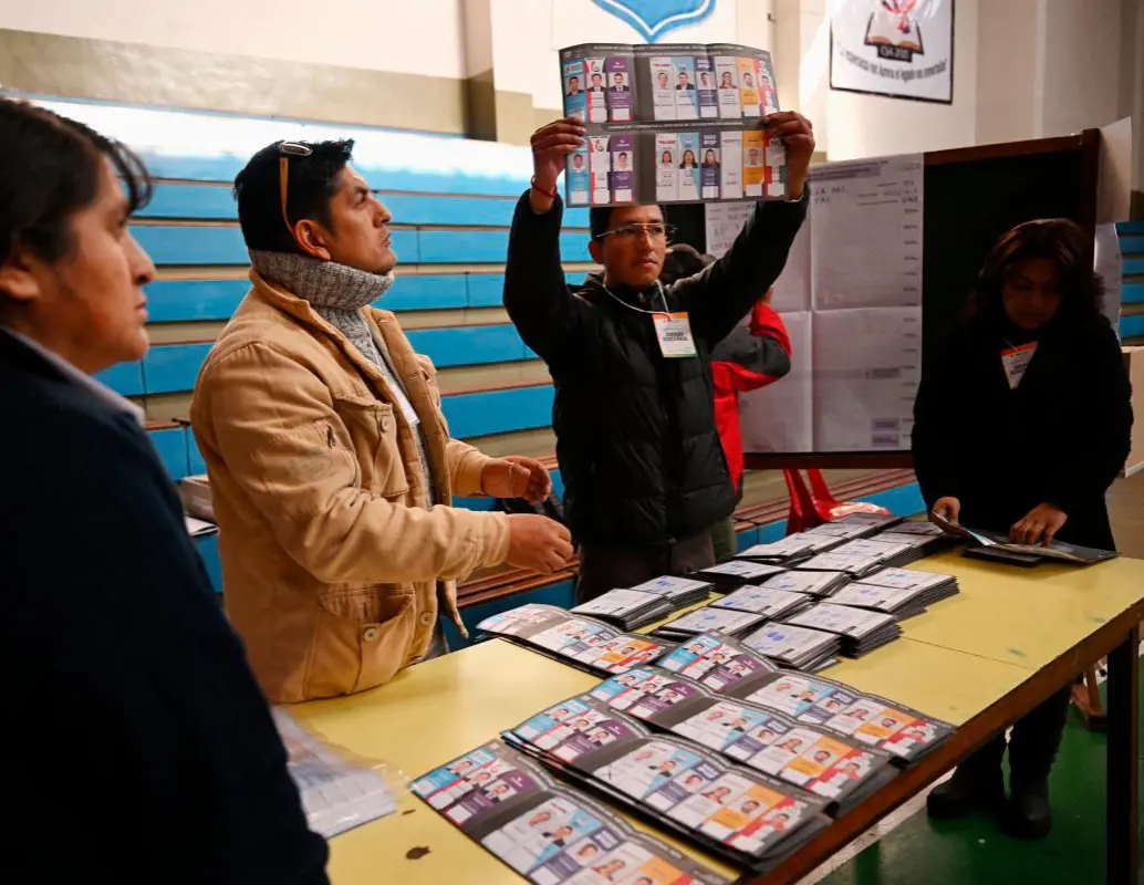 Los bolivianos acuden a las urnas el domingo para unas elecciones marcadas por una profunda crisis económica. Foto Getty.