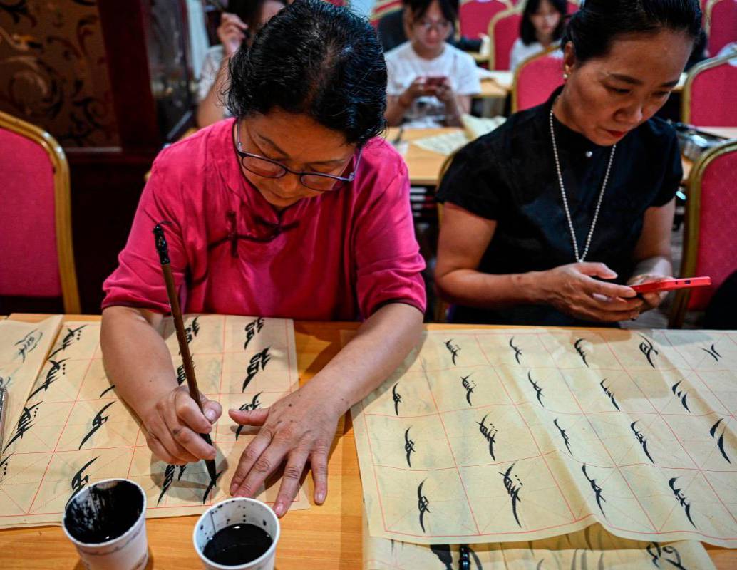 El Nushu, “escritura femenina”, se creó hace unos 400 años, cuando las mujeres aún tenían prohibido asistir a la escuela. Foto: Afp