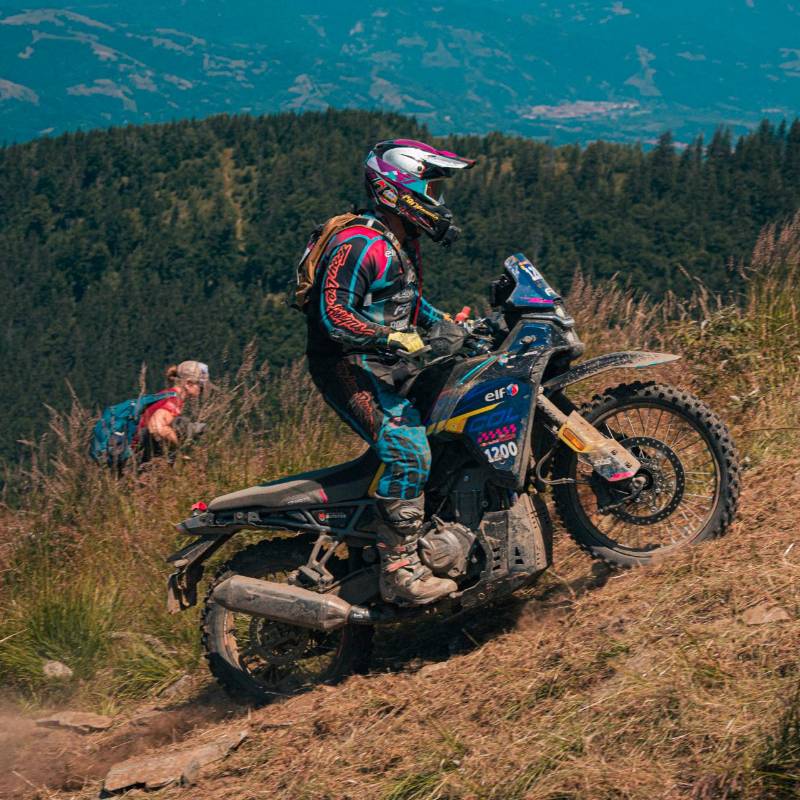Daniel Fernández en los Cárpatos meridionales del Red Bull Romaniacs. FOTO: Cortesía