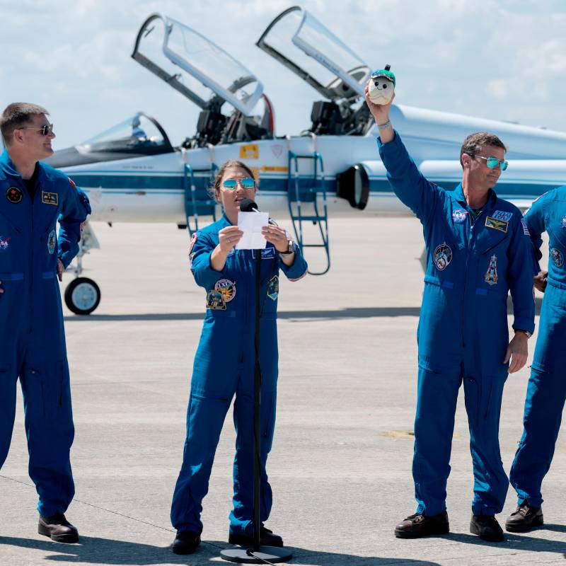 Un equipo multidisciplinario conformado por cuatro astronautas y una mascota llamada Rise viajarán a la Luna en la misión Artemis II. Fotos: Getty Images y Nasa