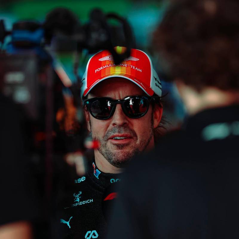 Fernando Alonso lleva 2 décadas en la F1. FOTO: X AstonMartinF1