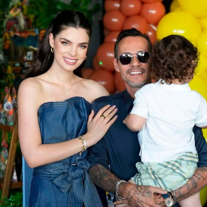 Nadia Ferreira y Marc Anthony junto a su hijo marco. FOTO: Tomada de Instagram @nadiaferreira